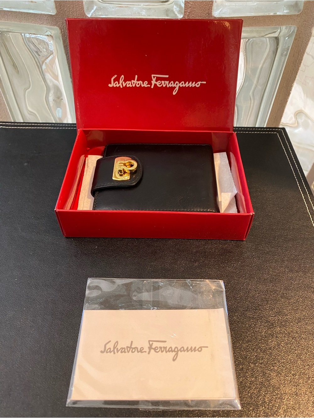 Salvatore Ferragamo Black Calfskin Leather Men’s Wallet. Gold-tone Gancini Clasp - Picture 3 of 14